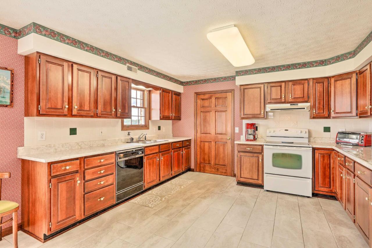 Charming Williamstown Retreat With Private Yard Βίλα Εξωτερικό φωτογραφία