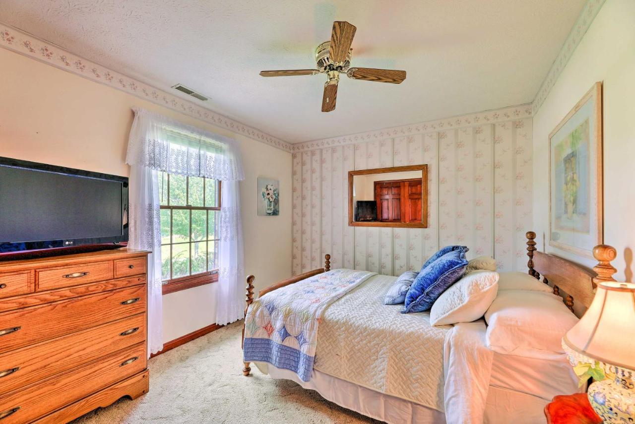 Charming Williamstown Retreat With Private Yard Βίλα Εξωτερικό φωτογραφία